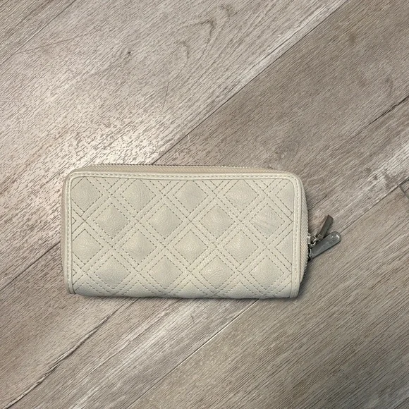 Chic Cream Quilted Wallet - Picture 1 of 3